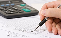 Giá gói thầu có bao gồm các khoản thuế, phí được miễn?