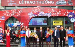 Trao thưởng cho khách hàng tham gia chương trình khuyến mãi đầu Xuân