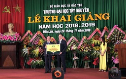Đạm Cà Mau trao 60 suất học bổng cho sinh viên