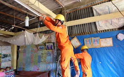 Hơn 8.000 hộ nghèo, gia đình chính sách ở Nam Bộ được thay mới đường dây điện
