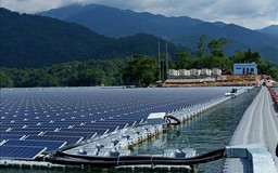 Phát điện nhà máy điện mặt trời đầu tiên lắp đặt trên mặt hồ