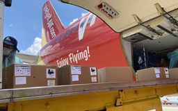 Chuyến bay Vietjet chở 200 máy thở cao cấp từ Đức về tới TPHCM