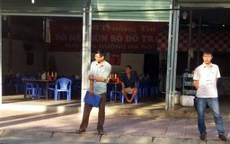 Cán bộ thuế dàn ngang trước quán 'mời' khách đi nơi khác