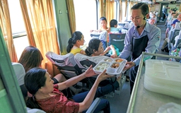 Ngành đường sắt dùng dịch vụ hàng không để hút khách đi tàu