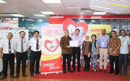 Vietjet vận chuyển hàng cứu trợ nạn nhân thảm hoạ sóng thần tại Indonesia