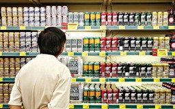 Doanh nghiệp phản đối dán tem bia