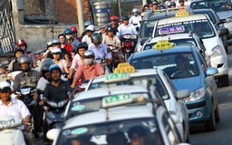 Vì sao taxi Việt Nam đắt gấp rưỡi Singapore?
