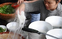 "Nóng" chuyện người bán phở bị khởi tố