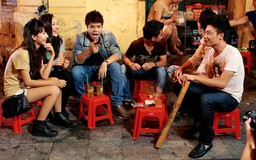 Quan hệ thân hữu và vỉa hè Hà Nội