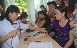 Nơi làm việc phải có buồng tắm, bác sĩ