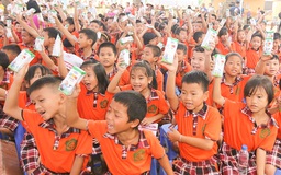 Trao tặng gần 45.000 ly sữa cho trẻ em tỉnh Hưng Yên