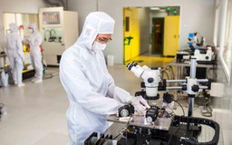 Bỏ hay giữ thủ tục chứng nhận đầu tư ra nước ngoài?