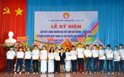 Novaland trao học bổng cho học sinh nghèo