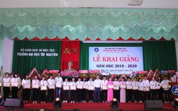 Đạm Cà Mau trao học bổng cho sinh viên Đại học Tây Nguyên