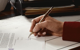 Tính lại giá gói thầu có phải điều chỉnh hợp đồng đã ký?