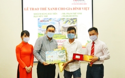 HDBank trao “Thẻ Xanh cho gia đình Việt” cho khách hàng đầu tiên 
