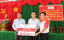 HDBank tặng thẻ BHYT cho người dân Long An