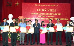 Tạp chí Kinh tế và Dự báo đón nhận Bằng khen của Thủ tướng