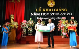 Trao học bổng cho sinh viên Học viện Ngân hàng