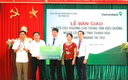 Vietcombank tặng xe cứu thương cho Trung tâm Điều dưỡng người có công tỉnh Thanh Hóa