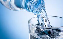 Sản xuất nước uống đóng chai có phải xin giấy phép khai thác?