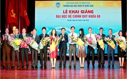 BIDV tặng học bổng cho sinh viên xuất sắc