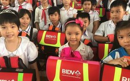BIDV tặng 5.000 cặp phao cứu sinh cho học sinh vùng sông nước