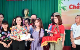 Quỹ học bổng Vừ A Dính vinh danh VietJet đồng hành hỗ trợ trẻ em vùng khó khăn