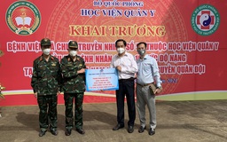 EVNHCMC tặng thiết bị y tế cho Bệnh viện dã chiến truyền nhiễm số 5G