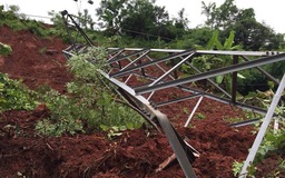 Khẩn trương khắc phục sự cố lưới điện sau Bão số 4