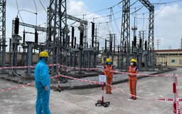 Thợ điện trong tâm dịch COVID-19