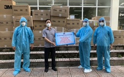 EVNHCMC trao tặng vật tư y tế thiết yếu cho bệnh viện dã chiến số 12