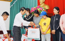 Kienlongbank dành 5 tỷ đồng trao tặng quà Tết cho bà con khó khăn