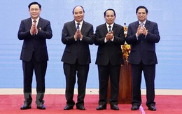 Laos awards National Gold Orders to senior Vietnamese leaders