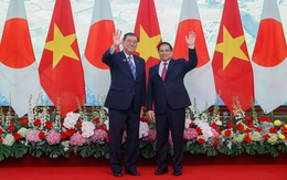 Prime Minister Pham Minh Chinh holds talks with Japanese counterpart Ishiba Shigeru