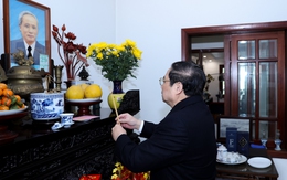 Thủ tướng dâng hương cố Thủ tướng Phạm Văn Đồng và Đại tướng Võ Nguyên Giáp