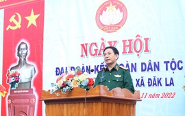 Bộ trưởng Bộ Quốc phòng dự Ngày hội Đại đoàn kết toàn dân tộc tại Kon Tum