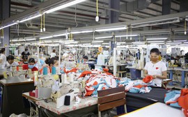 Nghệ An: Công nghiệp hỗ trợ ngành dệt may còn yếu