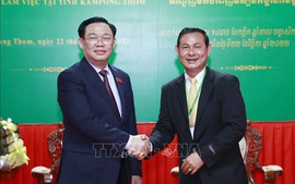 Chủ tịch Quốc hội Vương Đình Huệ thăm, làm việc tại tỉnh Kampong Thom, Campuchia