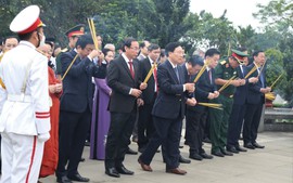 Đoàn đại biểu Trung ương và địa phương dâng hương tưởng niệm cố Thủ tướng Võ Văn Kiệt