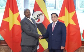 Thủ tướng Phạm Minh Chính hội kiến Tổng thống Cộng hòa Uganda
