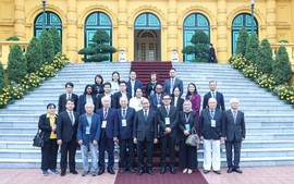 Chủ tịch nước Nguyễn Xuân Phúc tiếp các nhà khoa học dự Hội nghị Liên đoàn Các hội kinh tế ASEAN
