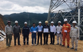 Thi công vị trí cột cuối cùng dự án đường dây 500 kV Vân Phong-Vĩnh Tân