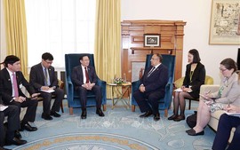 Chủ tịch Quốc hội Vương Đình Huệ hội đàm với Chủ tịch Quốc hội New Zealand; hội kiến Thủ tướng New Zealand