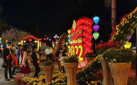 Đà Nẵng - Hội An đón hàng chục ngàn lượt khách đến du xuân