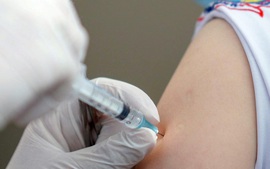 Mở rộng chỉ định tiêm vaccine Moderna cho trẻ từ 6 - dưới 12 tuổi