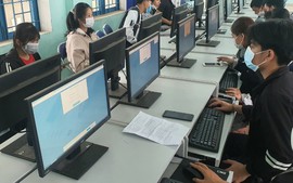 Tích cực hỗ trợ học sinh đăng ký trực tuyến thi tốt nghiệp THPT