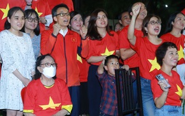 Kiều bào Việt Nam ở Thái Lan chung vui cùng chiến thắng của đội tuyển bóng đá nam 