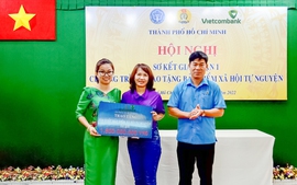 Vietcombank TPHCM ủng hộ 2,2 tỷ đồng hỗ trợ người lao động khó khăn trên địa bàn