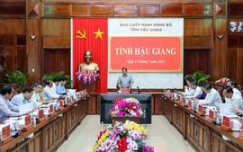 Thủ tướng Phạm Minh Chính làm việc với Ban Thường vụ Tỉnh ủy Hậu Giang